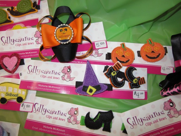 Sillysaurus also had cute clips and bows for Halloween at the M2M sale. 
