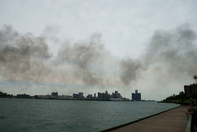 Photos Major Fire Burns In Downtown Detroit Smoke Billows Over