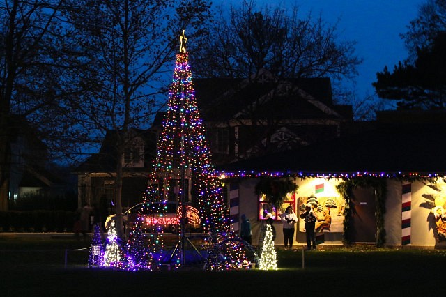 PHOTOS: Visit The Amherstburg River Lights Festival With The Family ...