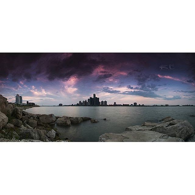 Panorama of Windsor and Detroit just before sunset last night. Downtown Windsor Ontario Canada. July 1 2015. #sunsets #sunsets_oftheworld #canadaday #canada #sunsetsniper #sony #imagesofcanada #imagesofontario #discoverontario #ontariosfinest #landscape #windsoritedotca #detroit #panorama #boredercity by richardcarsonphotography