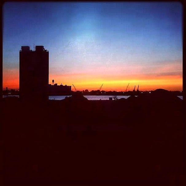 Sunset in the Summer #summer #sunset #insta #instapic #instagood #instagram #instagramhub #blue #sky #picoftheday #photography #photooftheday #instalike #instadaily #instamood #natgeotravel #natgeo #iphonesia #iphoneonly #nikonphotography #windsoritedotca by javkalin