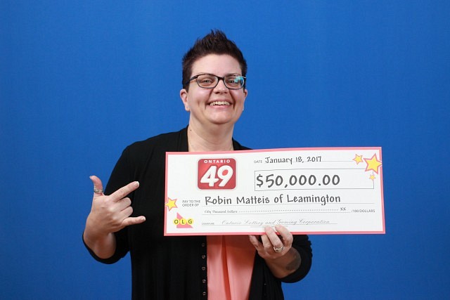 Robin Matteis of Leamington won $50000 in the December 17th, 2016 Ontario 49 draw. - windsoriteDOTca News
