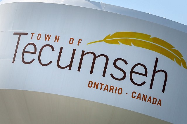 Essex Power Corporation has donated $10000 to the Town of Tecumseh for youth programs. - windsoriteDOTca News