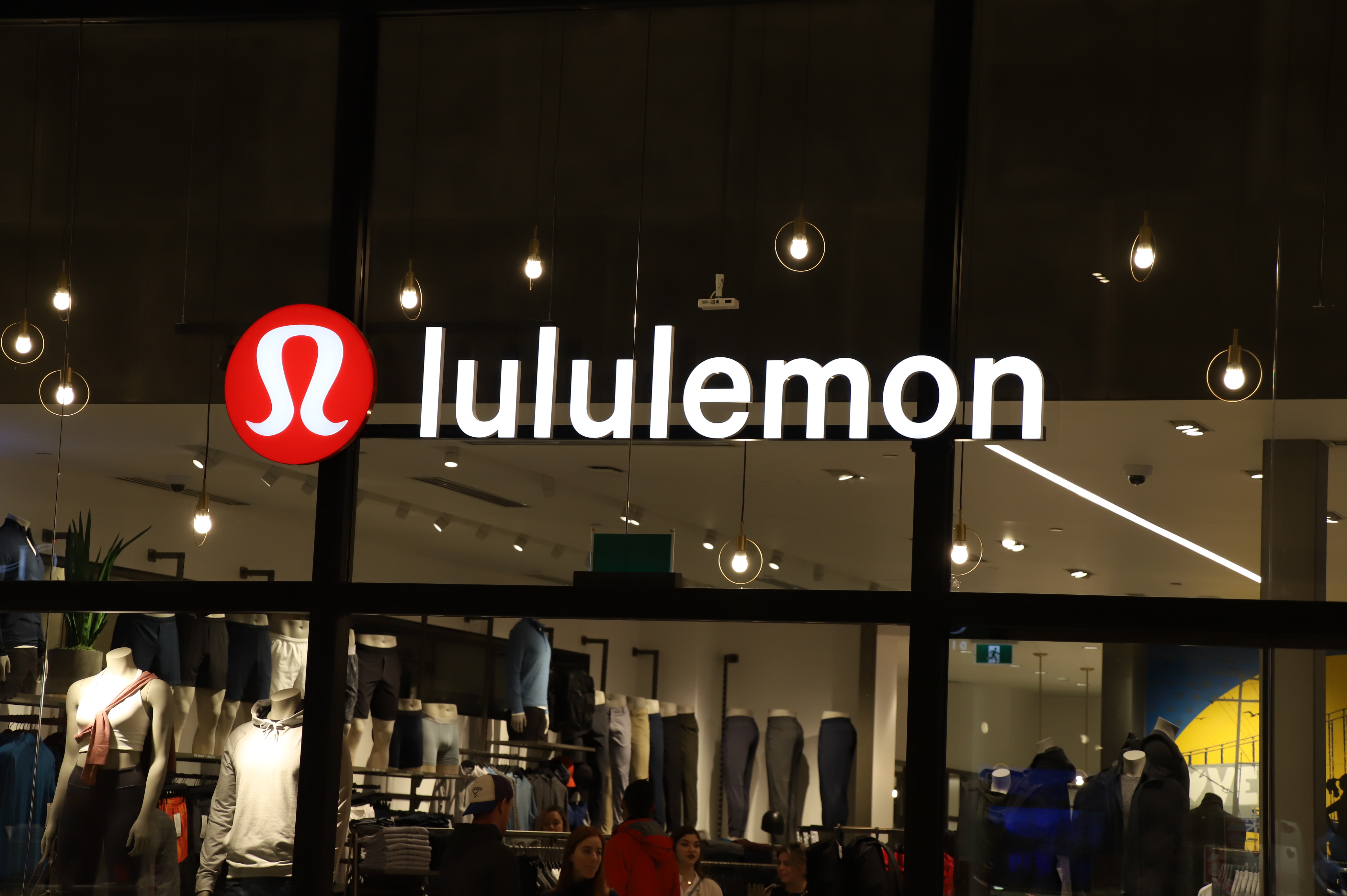 lululemon devonshire mall phone number